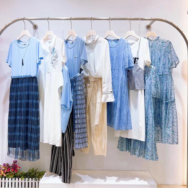 品牌女裝店賺錢嗎品牌折扣店適合什么