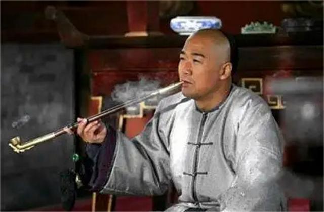 泰山上的“蟲(chóng)二”二字，日本人苦心研究十年，卻被郭沫若一語(yǔ)道破