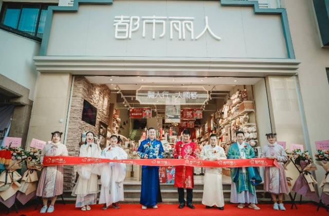 都市麗人鄭耀南：保安起步，打造東方維多利亞，85億身家入富豪榜