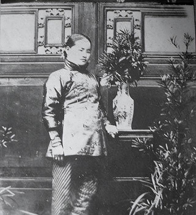 趙力平多次拒絕朱德兒子求愛，賀龍問其原因，趙力平：他家官太大
