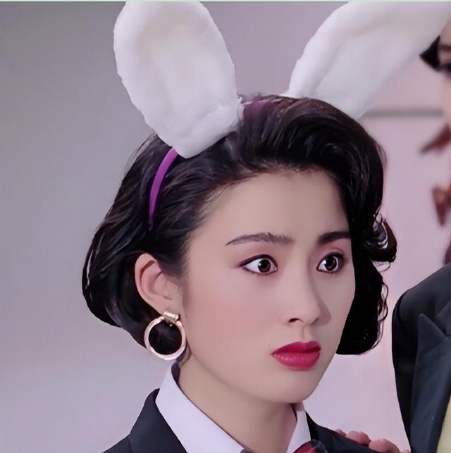 5位一眼萬年的短發(fā)美女，年輕時個個美到窒息，今有人網(wǎng)上求工作"
