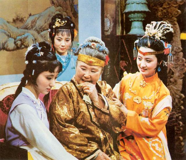 聯(lián)姻、做妾、童養(yǎng)媳！養(yǎng)女身份太尷尬，林黛玉險些成為秦可卿第二