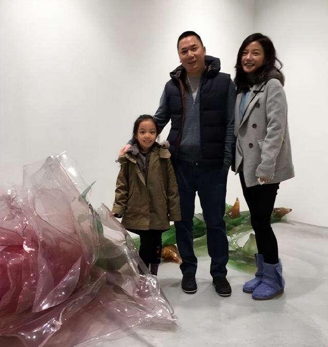 趙薇被封的真正原因！親日辱華、操縱股市，報應只恨晚到20年