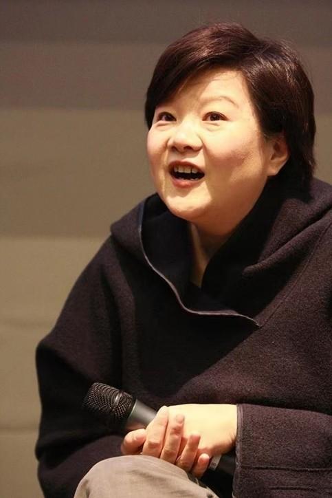 名門痞女洪晃：豪言女人要睡五個男人才夠本，如今已有四次婚姻