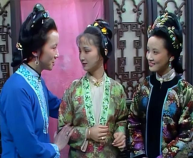 眼里不揉沙子的鳳姐和愛裝糊涂的平兒，誰更高明？