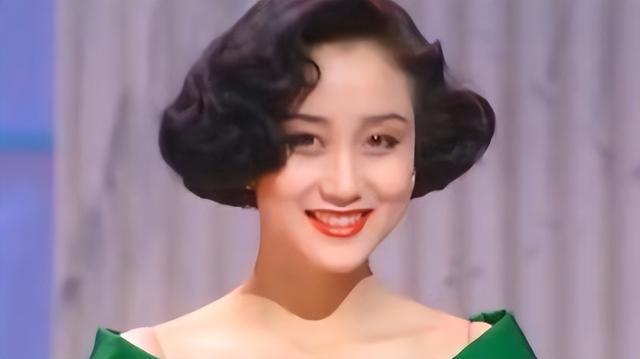 5位一眼萬年的短發(fā)美女，年輕時個個美到窒息，今有人網(wǎng)上求工作"