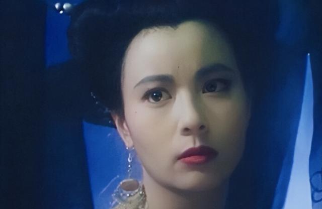 5位一眼萬年的短發(fā)美女，年輕時個個美到窒息，今有人網(wǎng)上求工作"