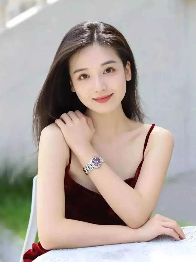 俏佳人：一枝紅艷露凝香，云雨巫山枉斷腸
