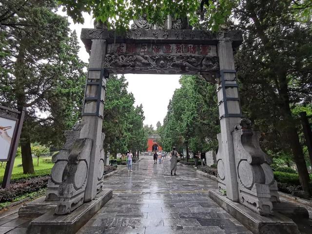 曰"宛"，曰"宛中，隆"，曰"隆中"，曰"南陽"，曰"躬耕于南陽"解密