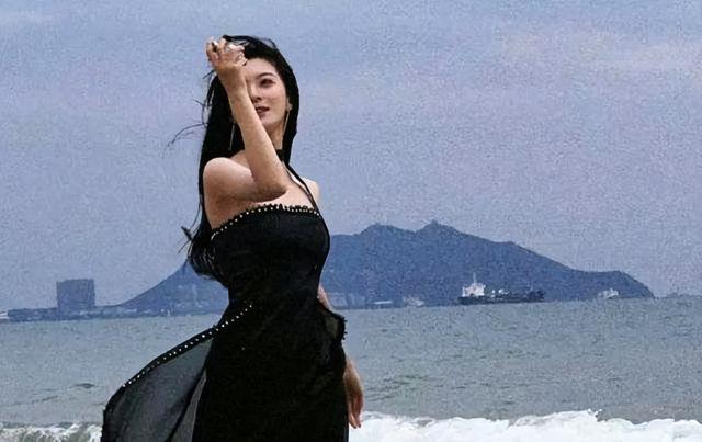 恭喜，郭艾倫球場情場雙豐收，取代周鵬擔(dān)任隊(duì)長，女友過分美麗