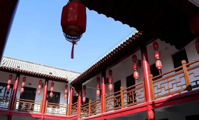 星空、石房、落地窗…來(lái)山野里這些高顏值民宿發(fā)呆、打盹、曬太陽(yáng)！