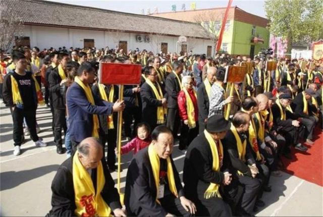 湖北十堰一村人全姓李，祭祖意外找到一族譜，解密全村祖宗身份