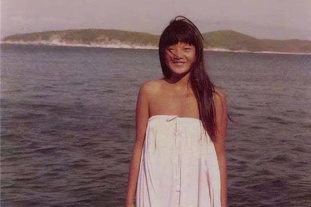 名門痞女洪晃：豪言女人要睡五個男人才夠本，如今已有四次婚姻