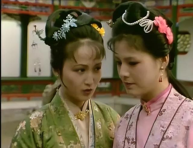 眼里不揉沙子的鳳姐和愛裝糊涂的平兒，誰更高明？