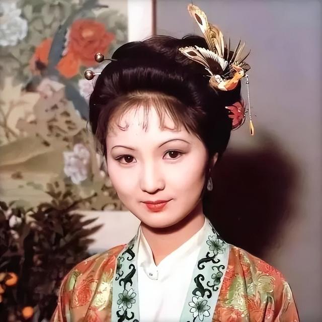 眼里不揉沙子的鳳姐和愛裝糊涂的平兒，誰更高明？