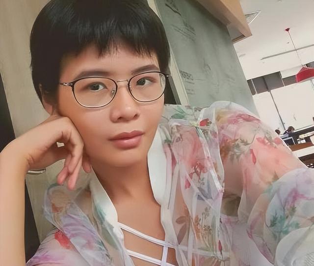 兩年過去了，還有人記得“恨國女”許可馨嗎，她早就偷偷改名了