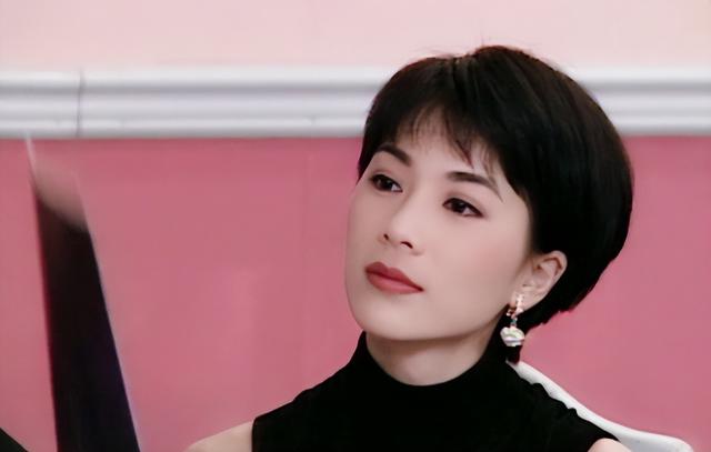 5位一眼萬年的短發(fā)美女，年輕時個個美到窒息，今有人網(wǎng)上求工作"