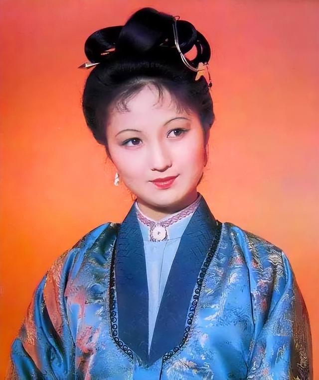 眼里不揉沙子的鳳姐和愛裝糊涂的平兒，誰更高明？