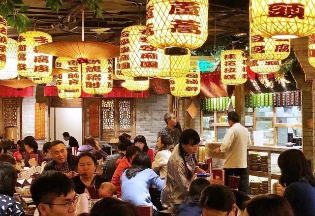湖南老板開湘菜館，利用“一個名字”，一年盈利200萬，套路給你