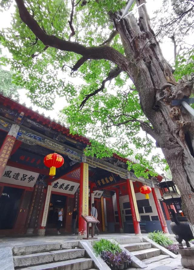 曰"宛"，曰"宛中，隆"，曰"隆中"，曰"南陽"，曰"躬耕于南陽"解密