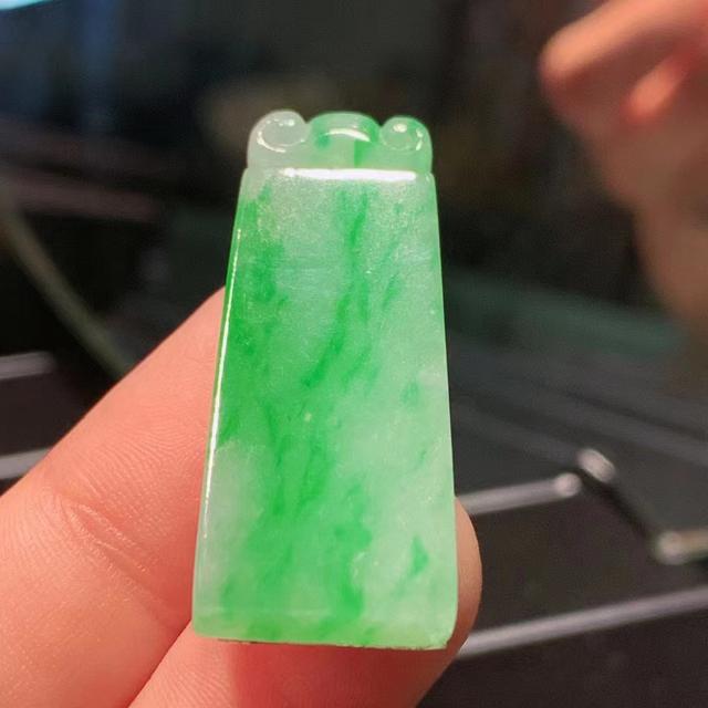 這是中國獨有的文化，源自鼎鼎大名的玉雕師陸子岡，寓意平安無事