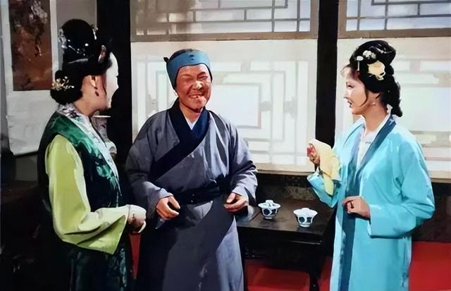 眼里不揉沙子的鳳姐和愛裝糊涂的平兒，誰更高明？