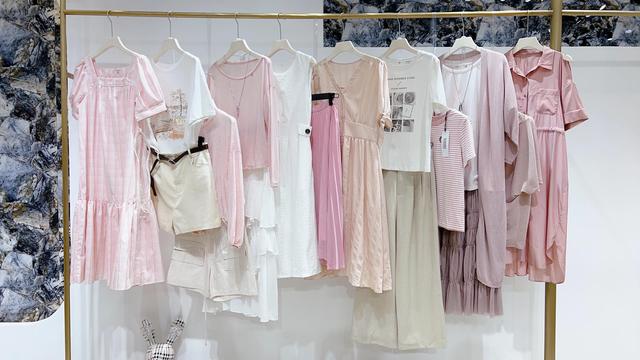 品牌女裝店賺錢嗎品牌折扣店適合什么
