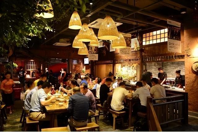 湖南老板開湘菜館，利用“一個名字”，一年盈利200萬，套路給你