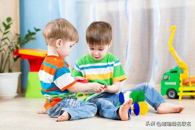 和愷字意思搭配的名字？起名字用愷還是凱！