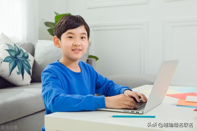 曜字取名寓意(女孩)？曜字女孩名字！