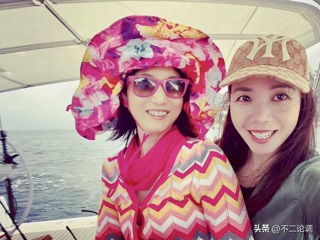 沒周凱旋強(qiáng)梁洛施漂亮，李家唯一女主人王儷橋，到底是個啥樣的人