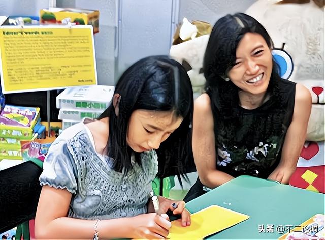 沒周凱旋強(qiáng)梁洛施漂亮，李家唯一女主人王儷橋，到底是個啥樣的人