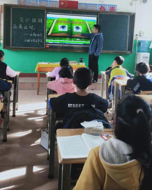 瞳字取名寓意及含義？瞳字取名寓意及含義男孩！